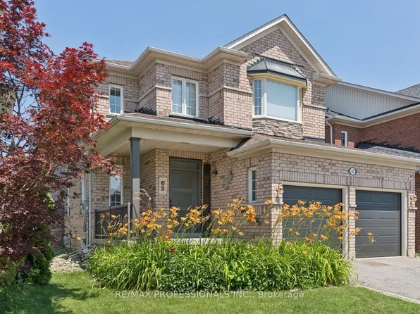 62 Blackfriar Ave, Whitby, ON L1M 2C1