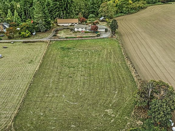 5th image of 32851 Gilmore Rd
