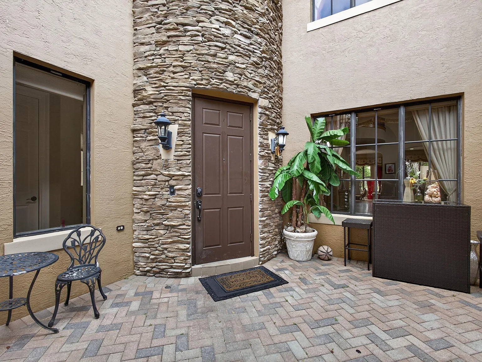 4 bed, 4.5 bath, 3581 sqft, $7,000 — Photo 3