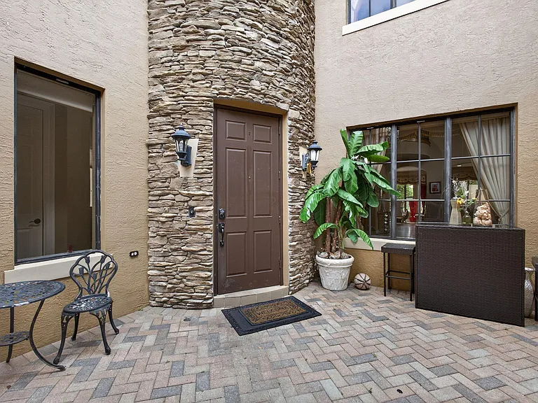 3501 Collonade Dr — Photo 3
