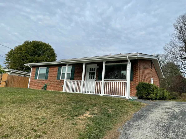 4701 Desi Rd NW, Roanoke, VA 24017