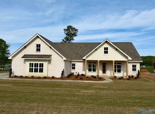 372 Lake Creek Dr, Guntersville, AL 35976