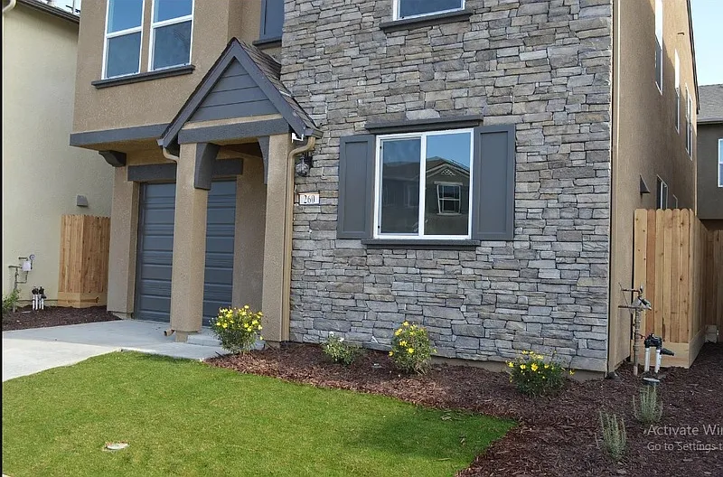 4 bed, 2.5 bath, 1800 sqft, $2,100 — Photo 3