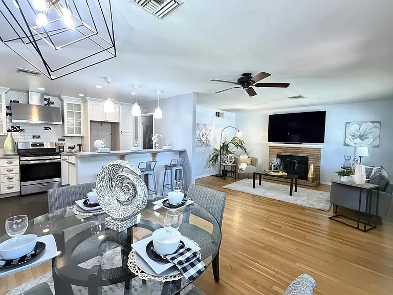 1406 Baywood Dr — Photo 5