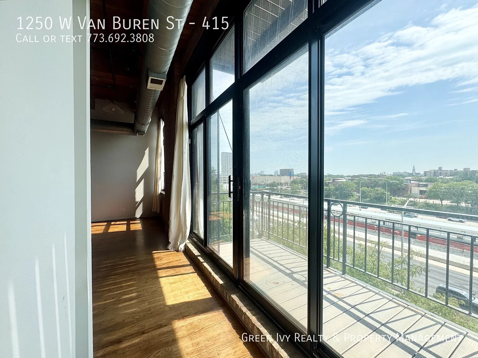 Sunny 2 Bed/2Bath West Loop Loft! Parking and Storage Included! — Photo 3