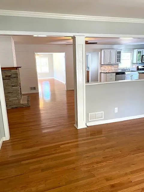 225 Thompson Place — Photo 4