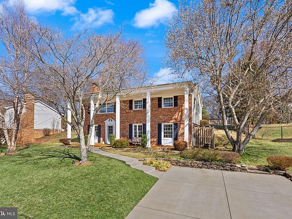 4th image of 4211 Nutwood Way