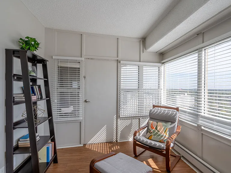 University Club Apartments — Photo 7