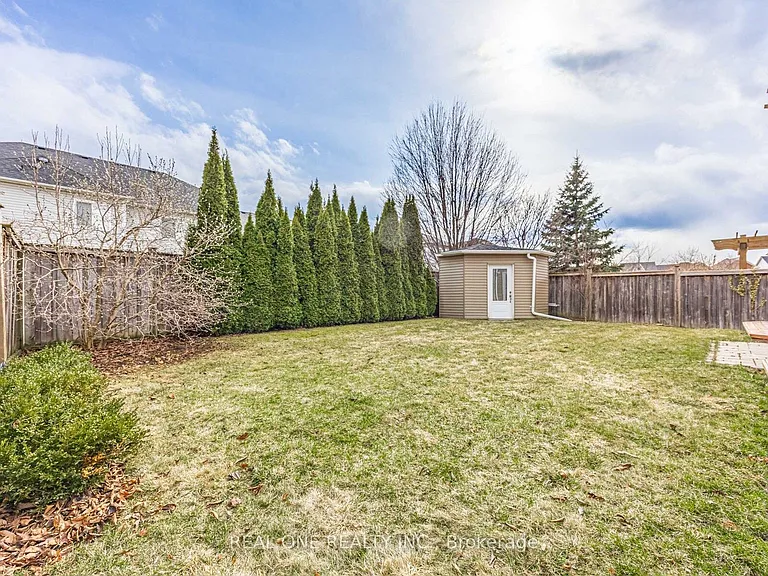 51 Hanson Cres — Photo 41