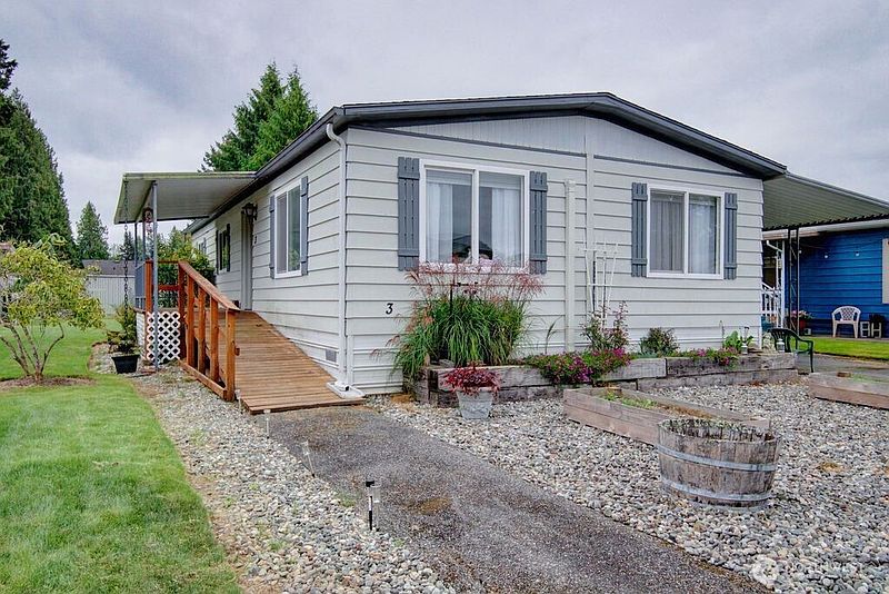 2nd image of 920 Maple Lane #3
