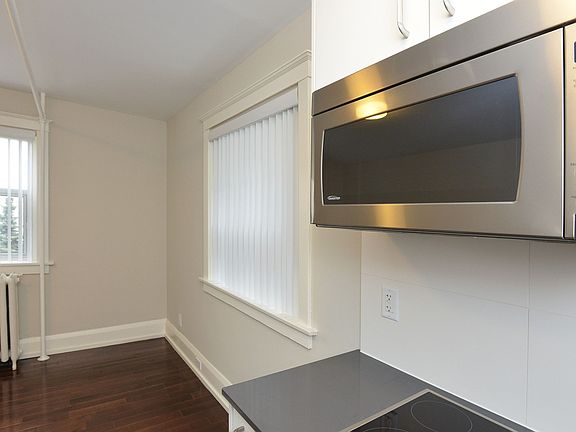 3rd image of 54 Maitland St #1542737