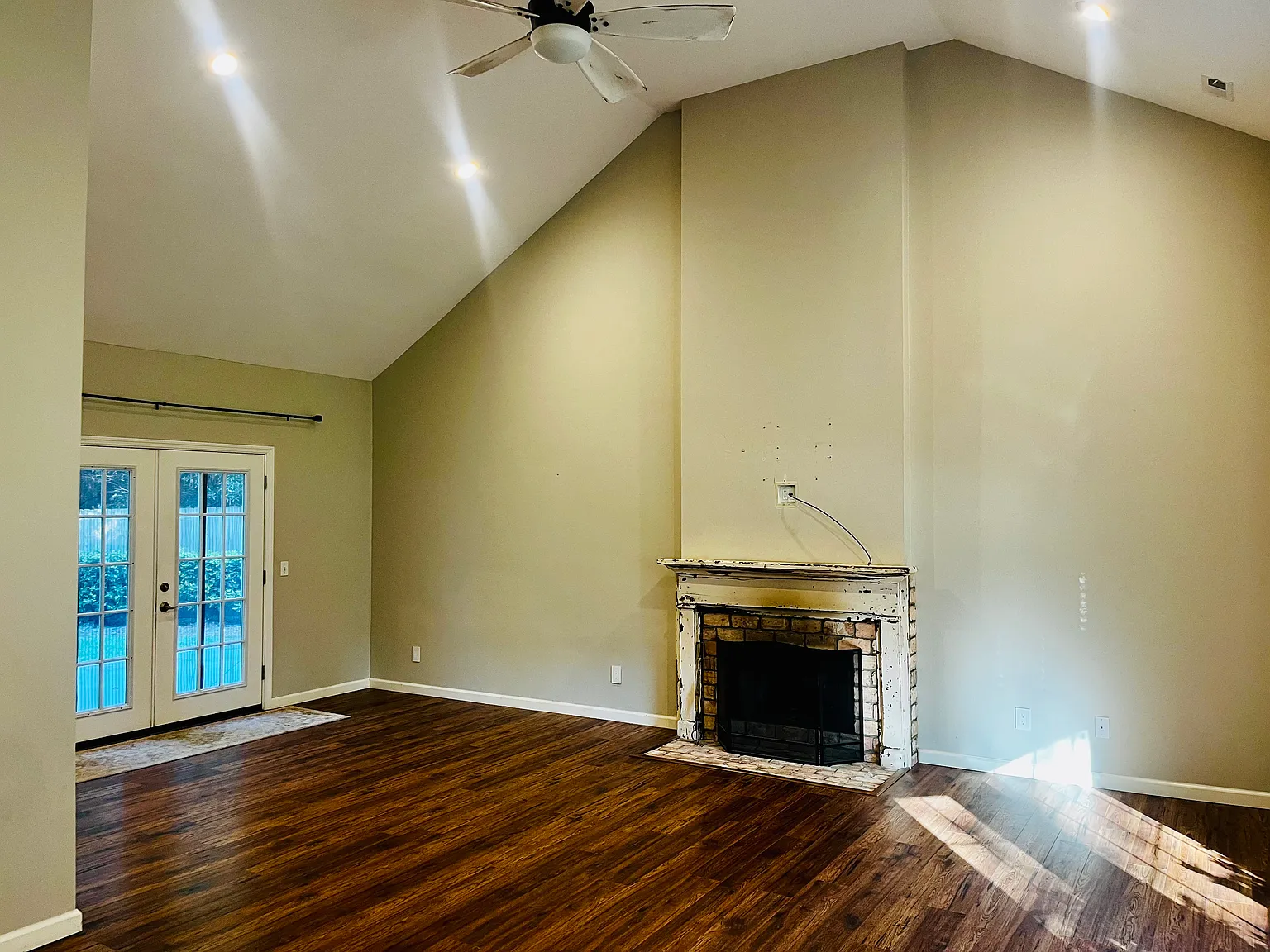 3 bed, 2.5 bath, 2067 sqft, $3,600 — Photo 4