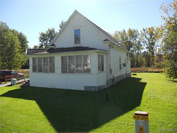 2nd image of 1298 Bloomingdale Rd