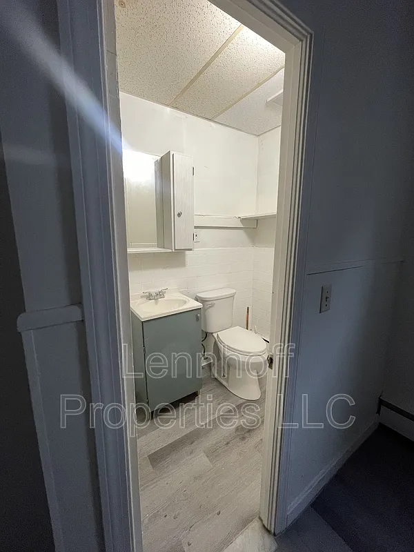 1 bed, 1.0 bath, $1,100 — Photo 2