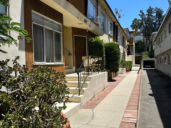 2nd image of 2146 N Beachwood Dr #4