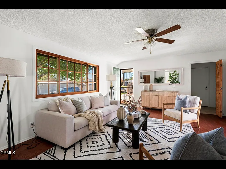 1563 Valencia Ave — Photo 20
