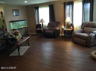 20077 N Sherwood Ln, Texico, IL 62889