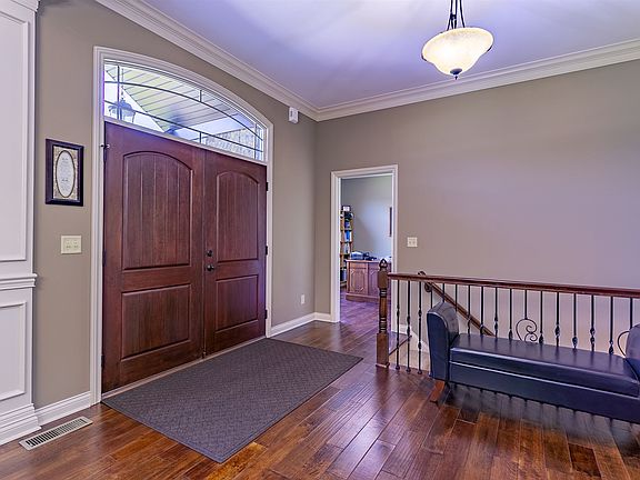 3rd image of 6655 Hensley Ct