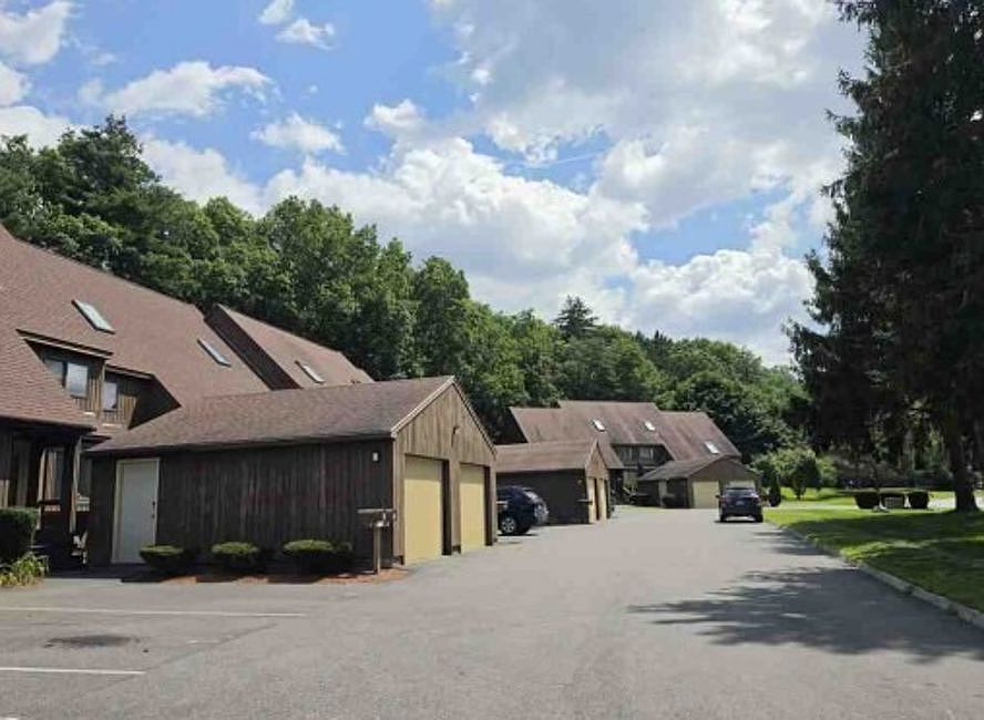 Exterior Neighborhood (street photo)