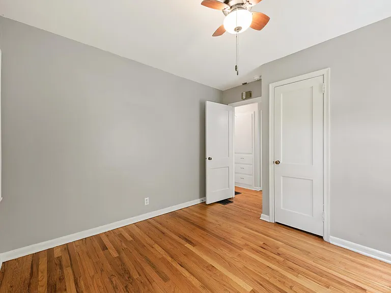 457 E Royal Forest Blvd — Photo 12