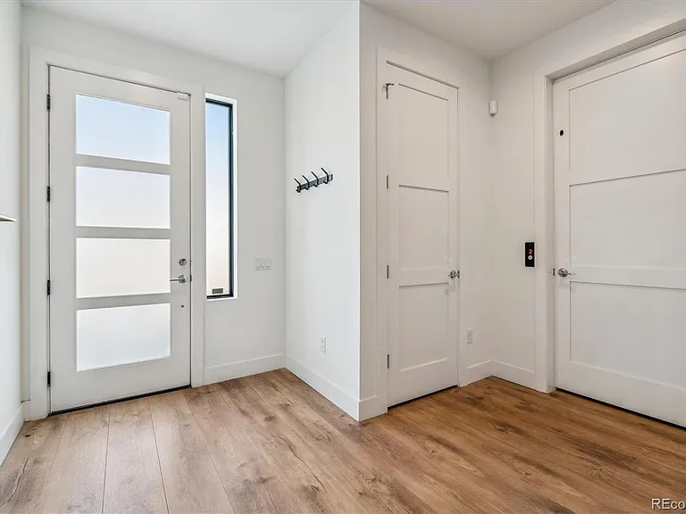 4294 E 8th Pl — Photo 17