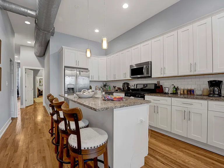 1019 W Lake St #2 — Photo 8