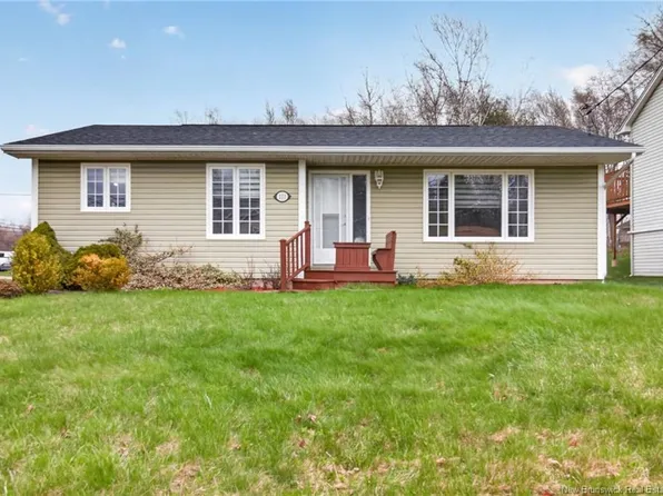 111 Thomas St, Dieppe, NB E1A 5W2