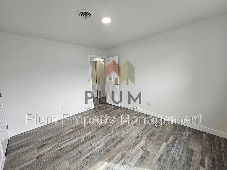 2340 Fairview Ave #2 — Photo 17