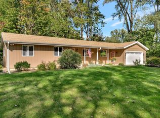 808 Riverside Dr, Mahomet, IL 61853