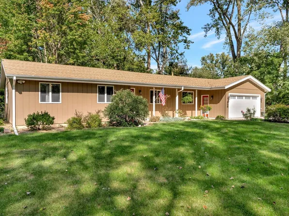 808 Riverside Dr, Mahomet, IL 61853