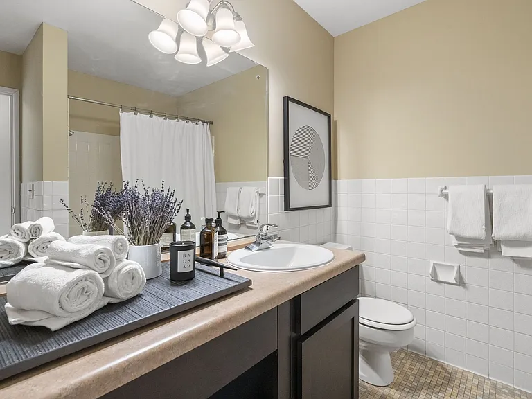 West End Apartments — Photo 25