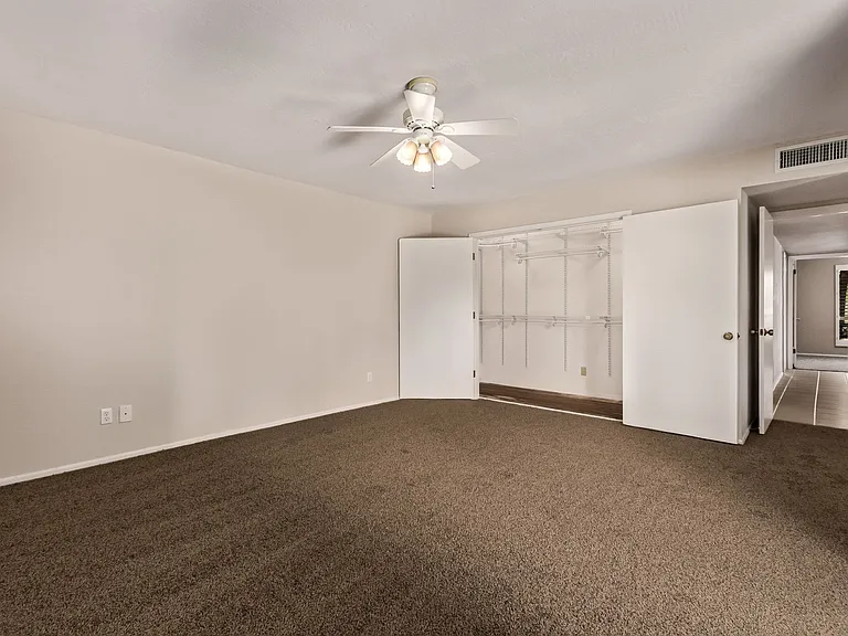 2637 E Sierra St — Photo 19