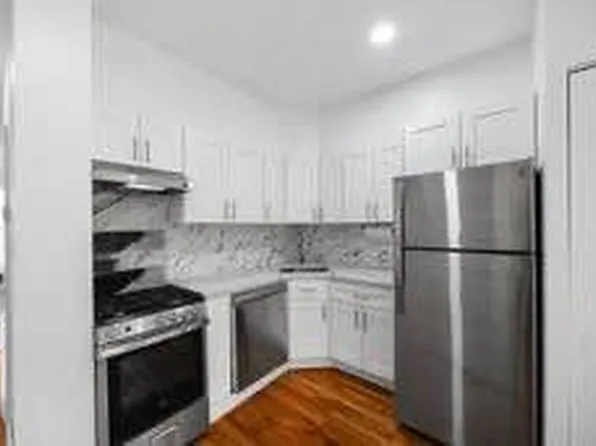 571 Macdonough Street image 12 of 22