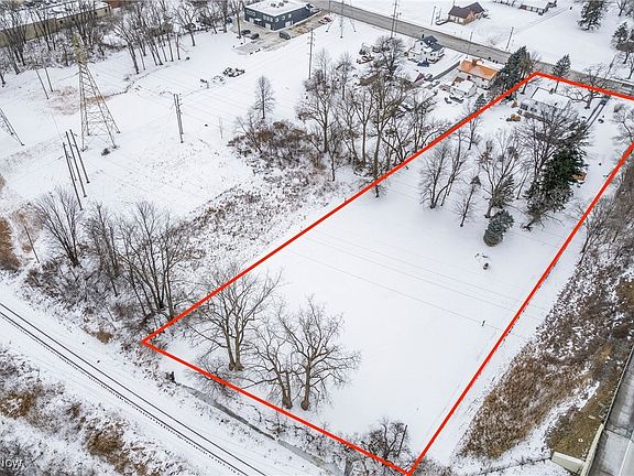 4th image of 6739 Lake Ave