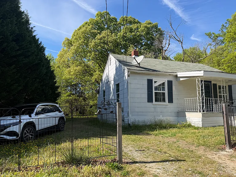810 Pisgah Church Rd — Photo 2