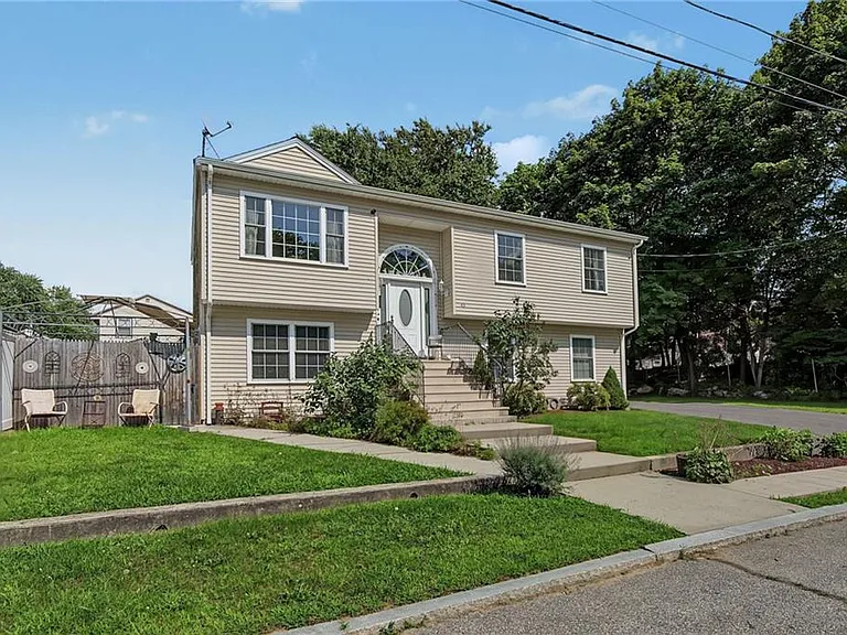 45 Oakwood Ave — Photo 48
