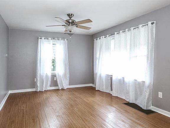 3rd image of 1121 Chelsea Ave