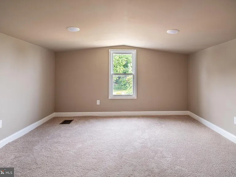 124 Robbins Ave #C — Photo 5