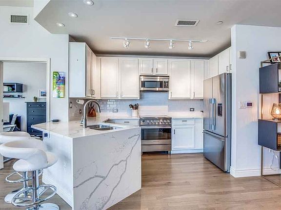 4th image of 1020 Texas St #3113