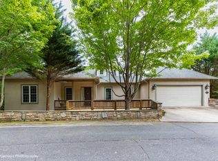 370 Country Club Dr, Whittier, NC 28789