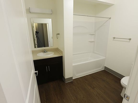 2nd image of 1352 N Illinois St APT 213