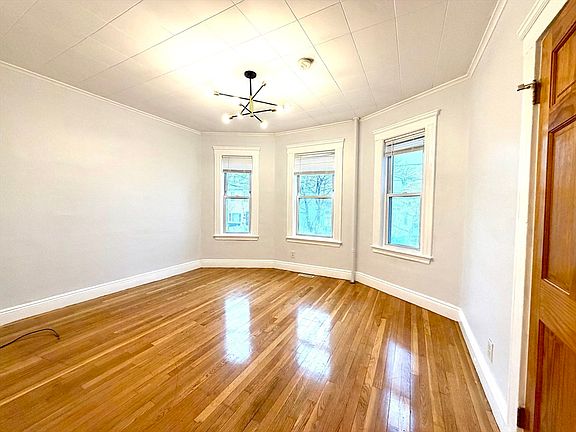 4th image of 8 Berkeley St APT 1