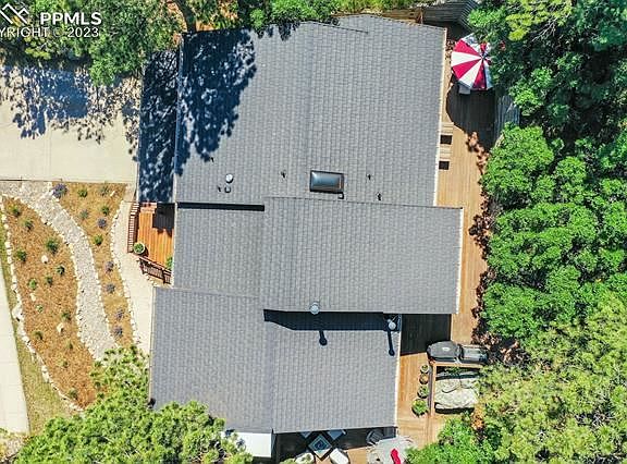 5th image of 985 Golden Hills Rd