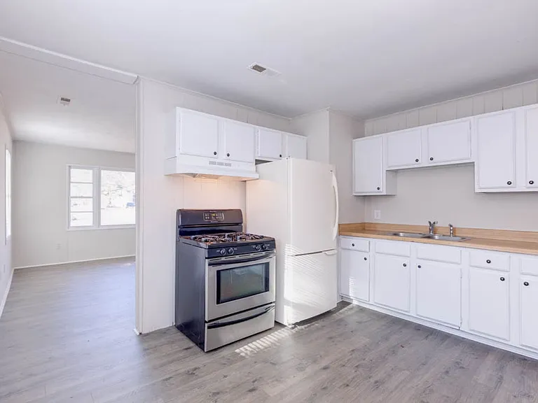 106 Pine Grove Ave — Photo 11