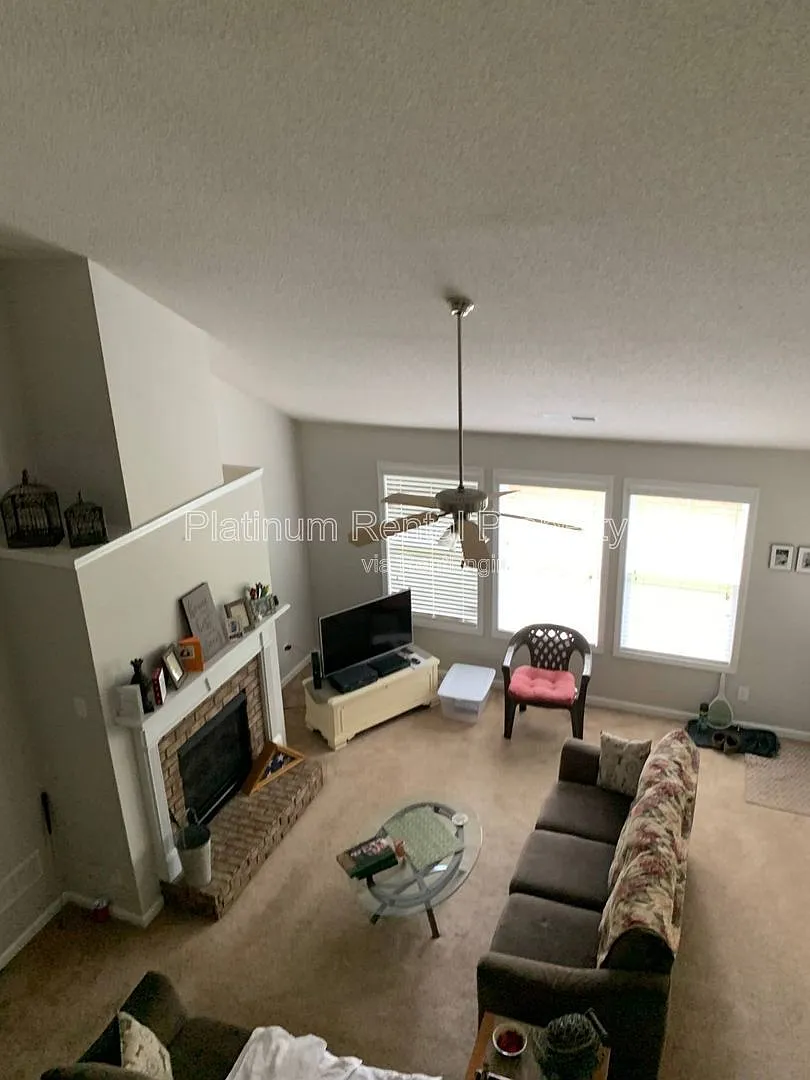 3 bed, 2.0 bath, 1552 sqft, $1,895 — Photo 2