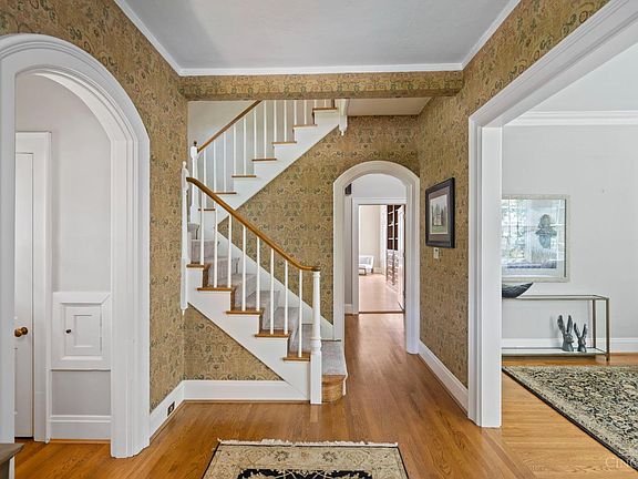 4th image of 1122 Herschel Ave