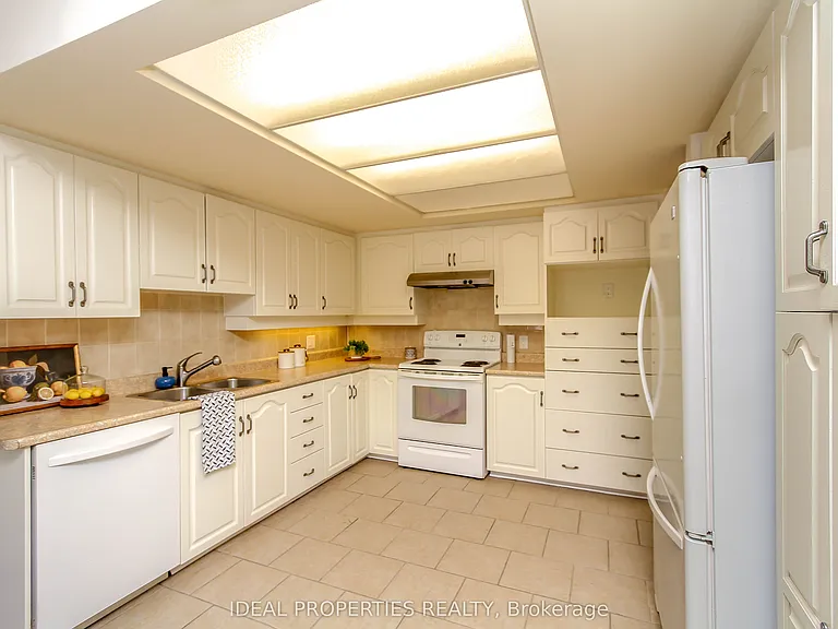 39 Huntings End Ave — Photo 14
