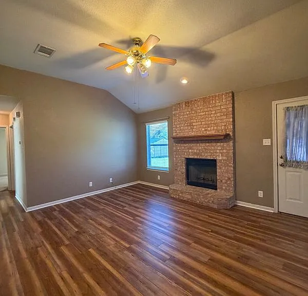 715 Lakeview Dr — Photo 9