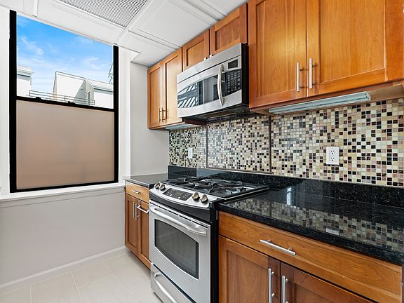 4th image of 186 Wayne St APT 425D