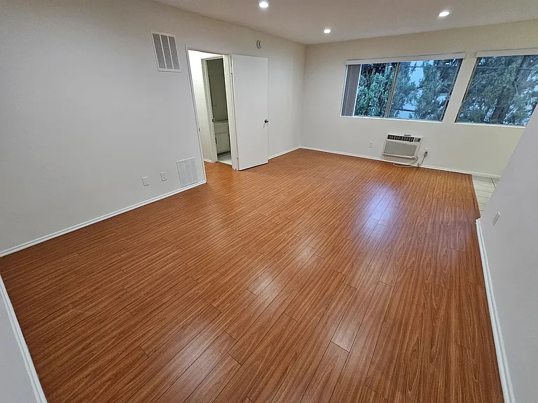 916 N Sierra Bonita Ave — Photo 27